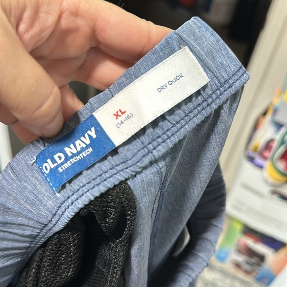 Old navy shorts - Picture 2 of 2